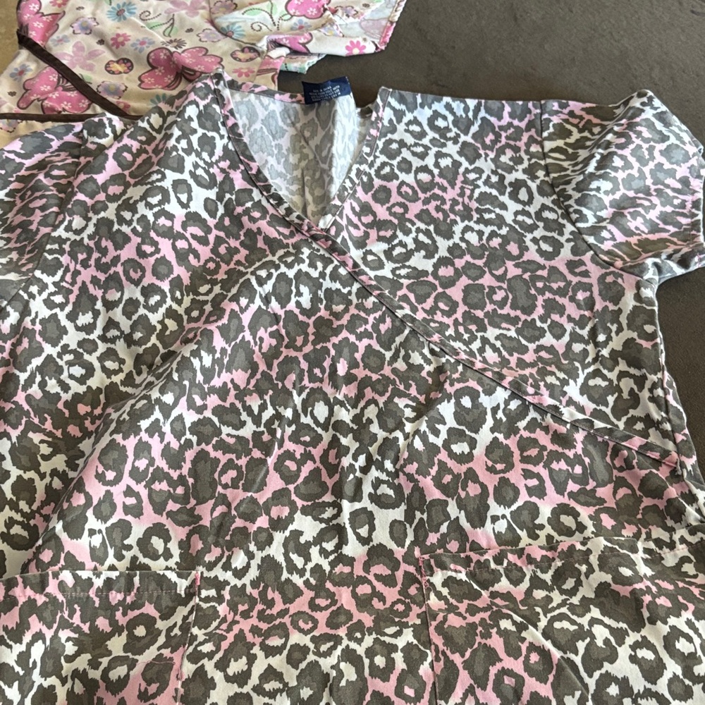Colorful Patterned Scrub Tops - Picture 6 of 10